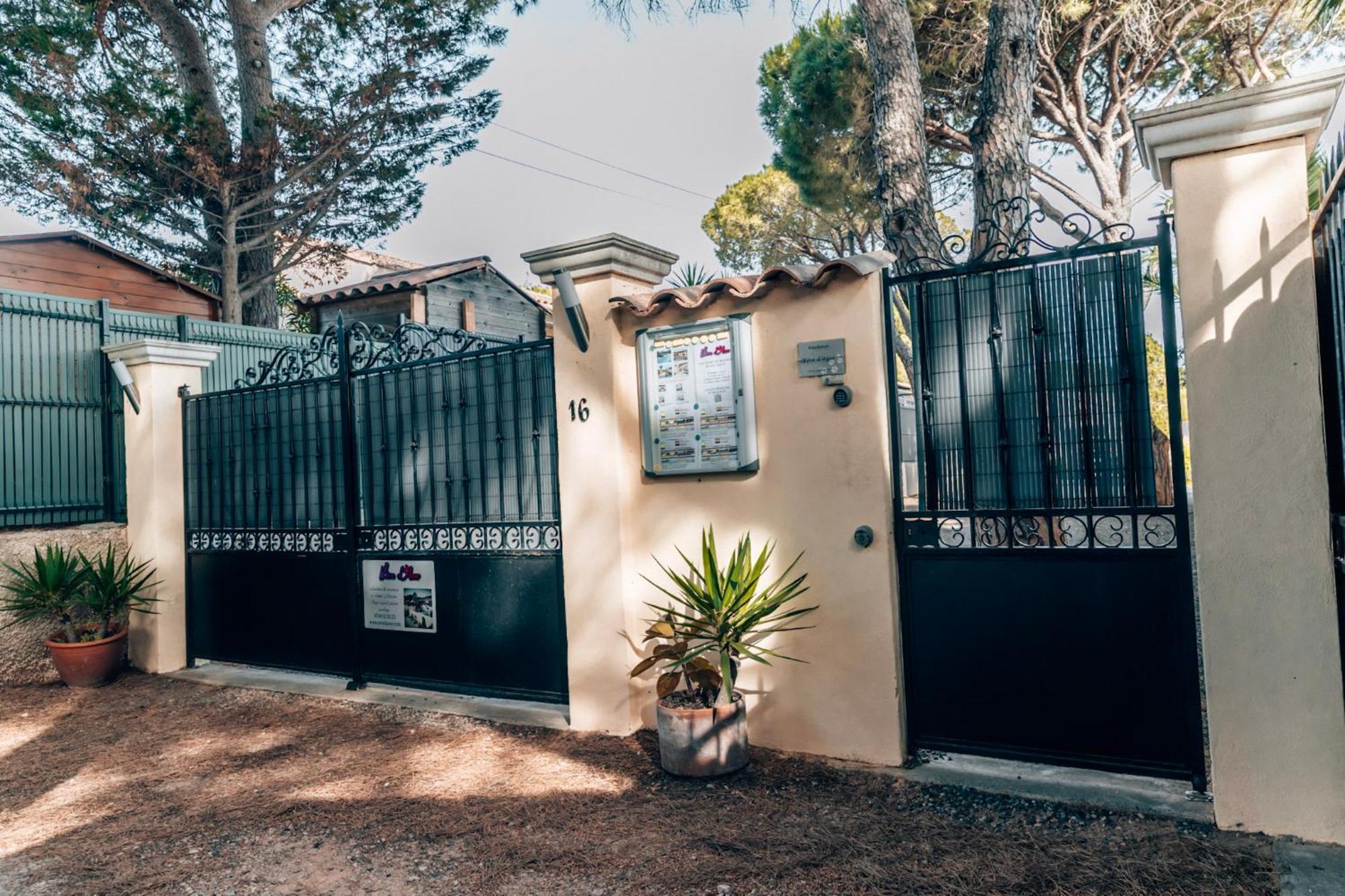 Reve D'Azur, Mazet En Bord De Mer, Parking, Piscine Partagee, Terrasse Bbq & Draps Inclus La Nartelle, 1 Salon, 1 Chambre, 1 Cuisine , 1 Sdb Sainte-Maxime Exterior photo